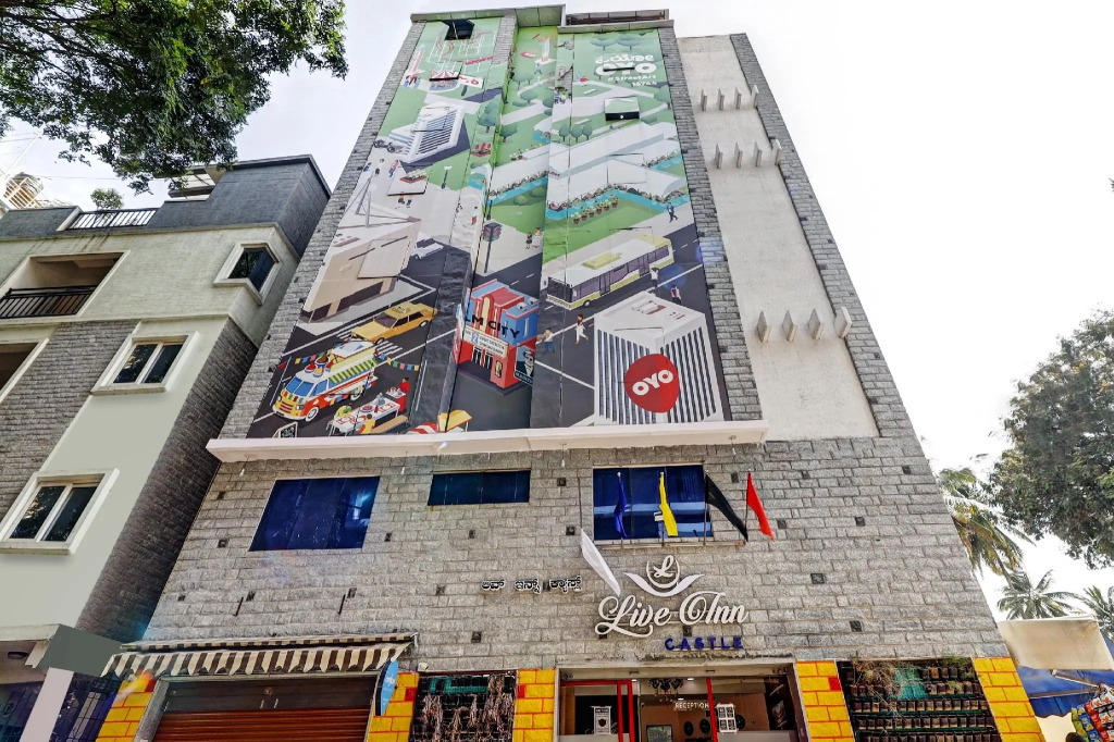 OYO Townhouse 82047 SRK Live Inn Castle