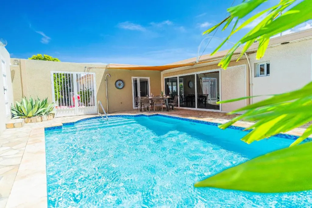Large Villa With View! Private Pool Free Utilities!