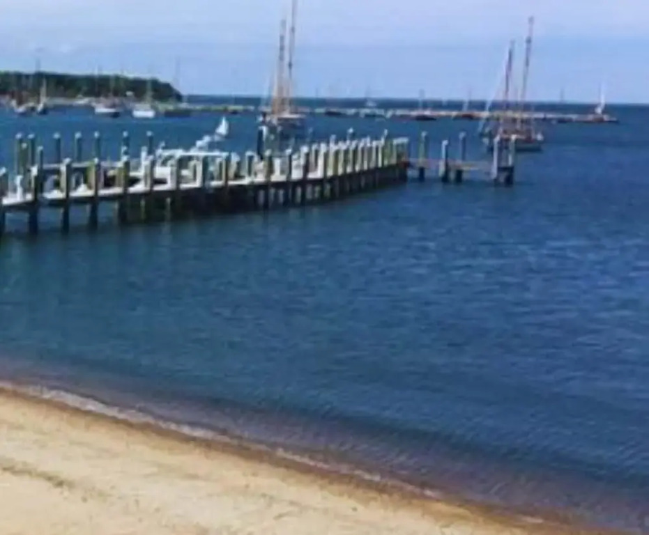 Vineyard Harbor Motel - Private Beach