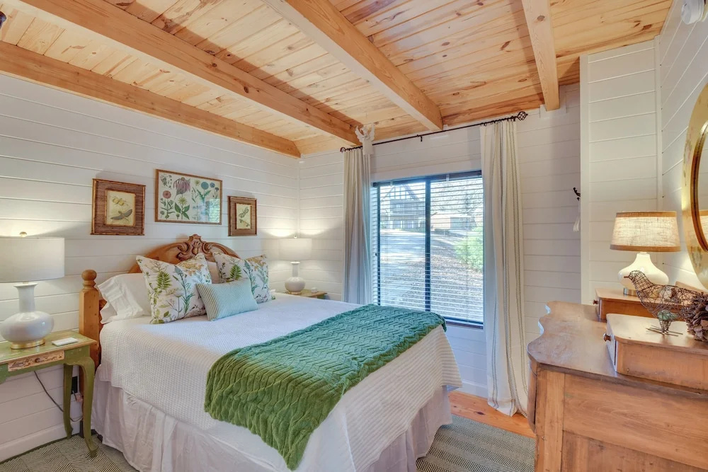 Beautiful Lake Keowee Home w/ Boat Dock & Fire Pit