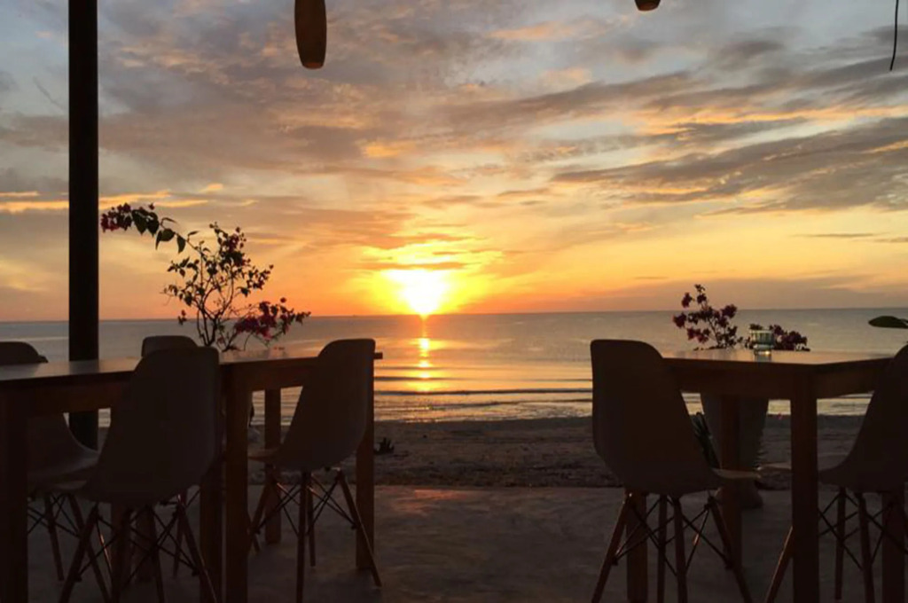 Le Petit Saint Tropez Beach Resort Khanom