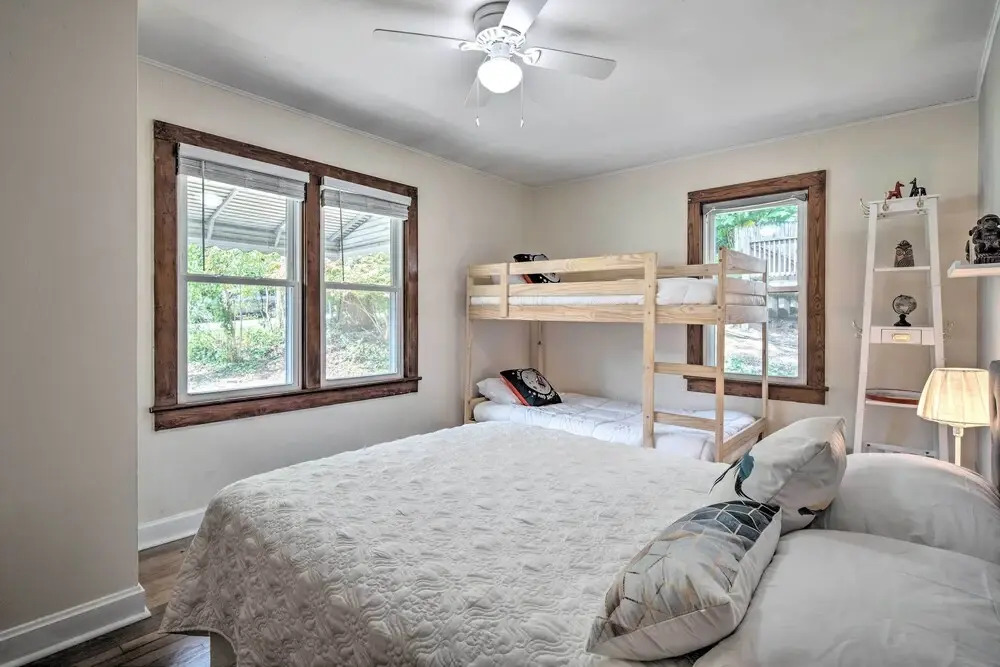 Cozy Arden Cottage, 2 Mi to Lake Julian Park!