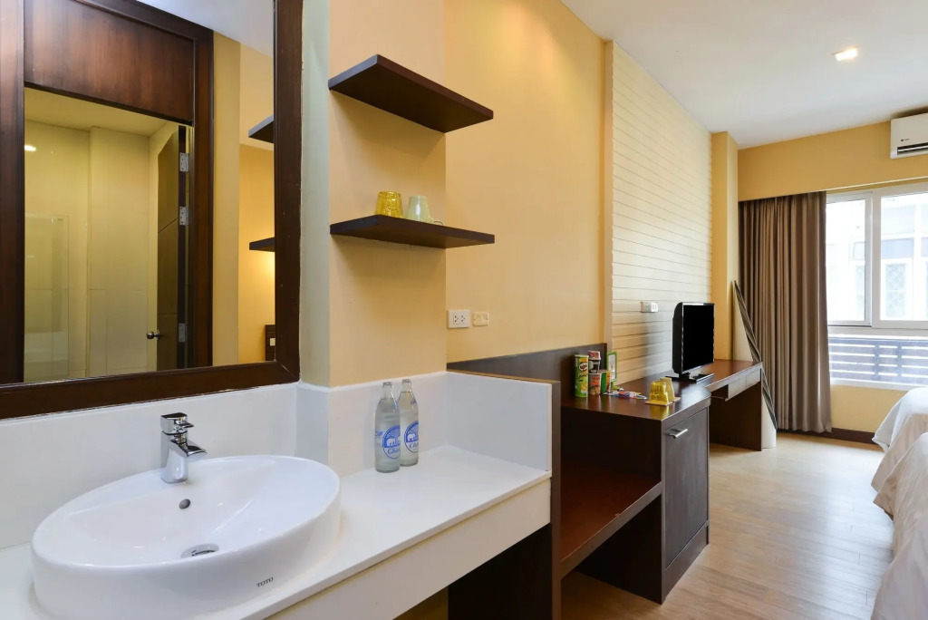 iCheck inn Gems Center Silom