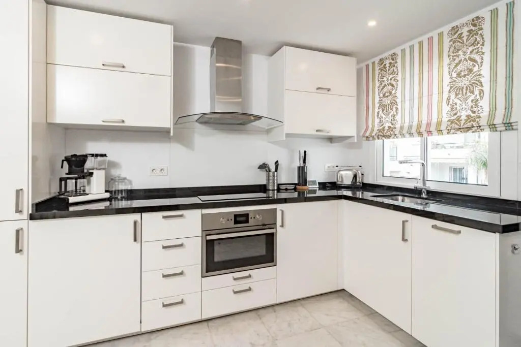 Contemporary 2BR Apt with Terrace in Nueva Andalucia 'The Golf Valley'