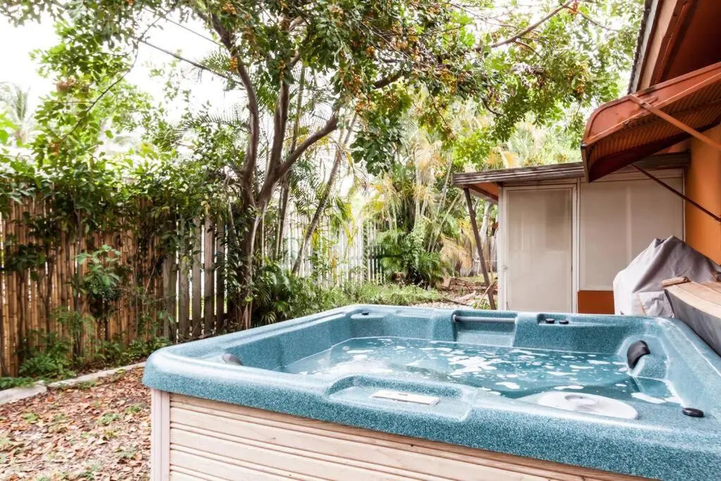 Luxury 4/2 nr Beach, Hot Tub