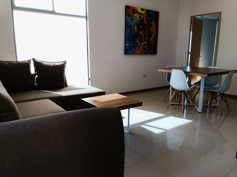 ROOM Hotel & Suites