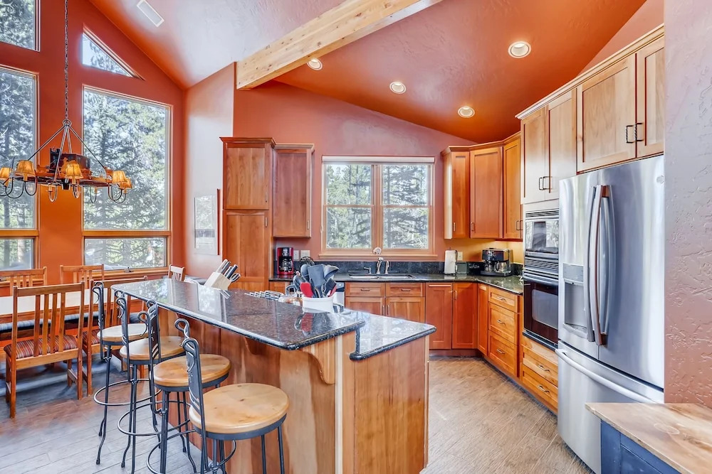 New Listing! Modern Ski Lodge W/ Hot Tub 4 Bedroom Home