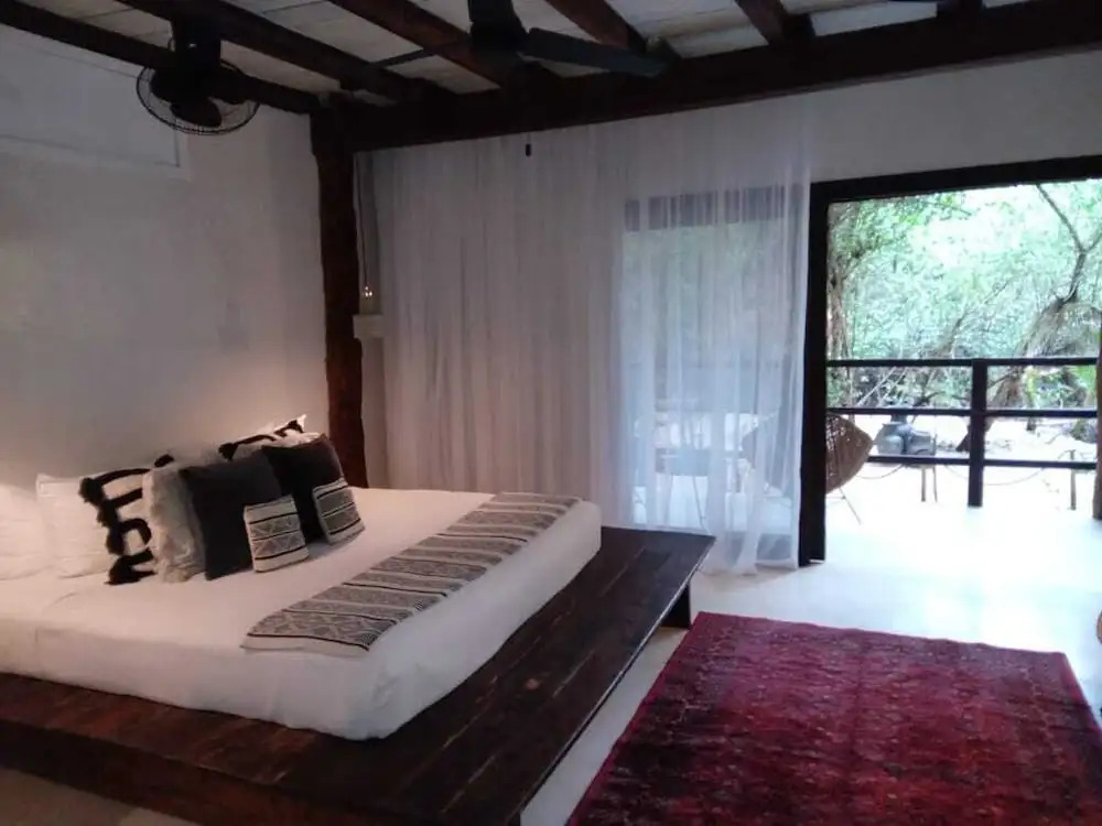 Amor Rooms