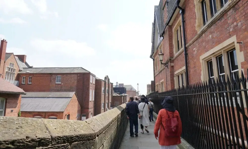 The Gathering Chester 1 – Sleeps 14 – Very Close to City Centre & Racecourse & Within Walls