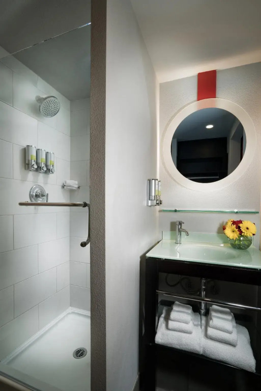 Staypineapple, Hotel FIVE, Downtown Seattle