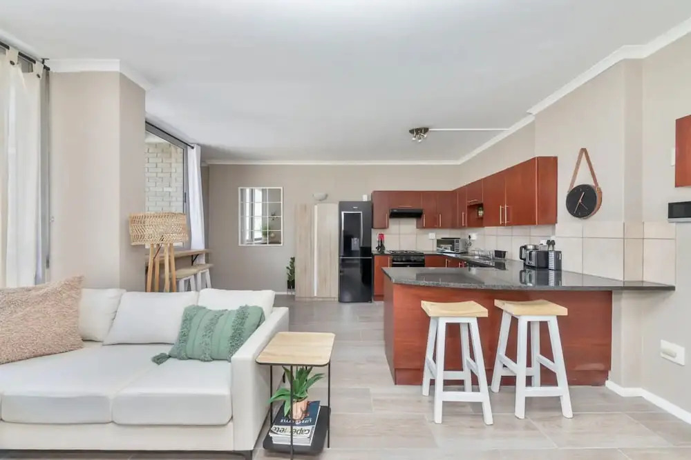 Picturesque 2BD Apartment With Table Mountain View