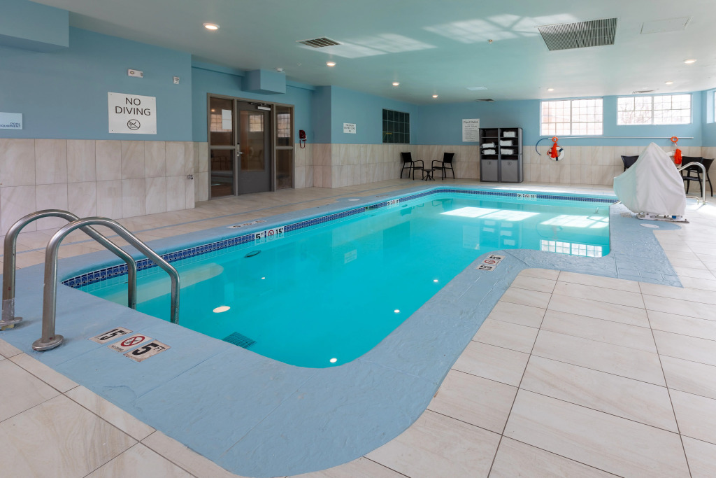 Holiday Inn Express & Suites Englewood - Denver South by IHG