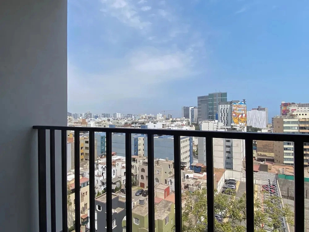 Upper Modern Stay by Wynwood House