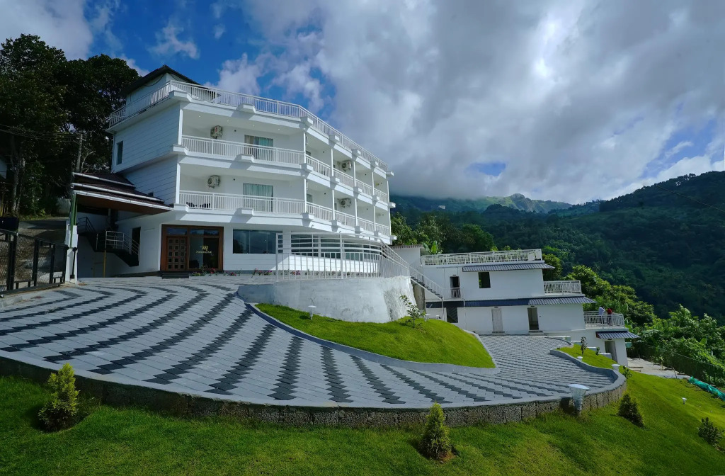 Moonline Resort