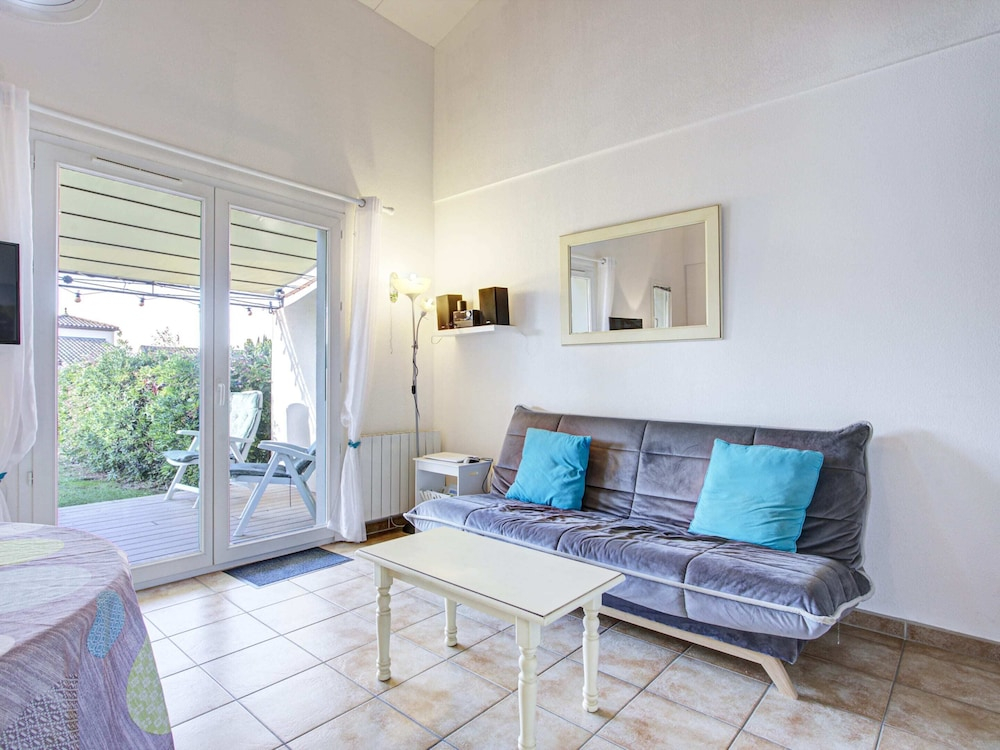 Quiet 6-guest Apartment in Homps