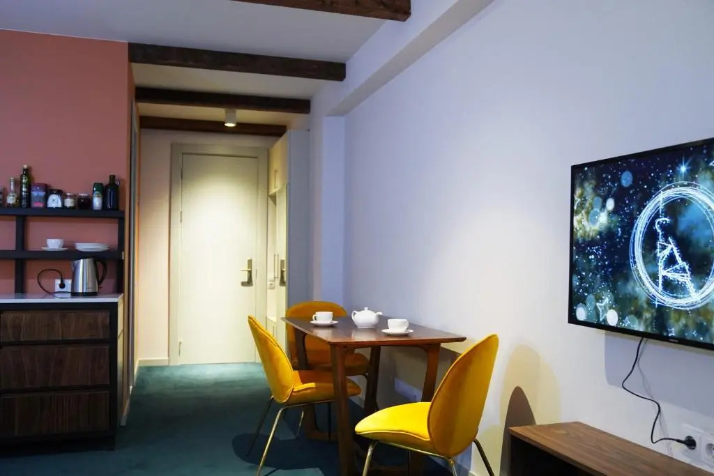 Atrium Apartment 245
