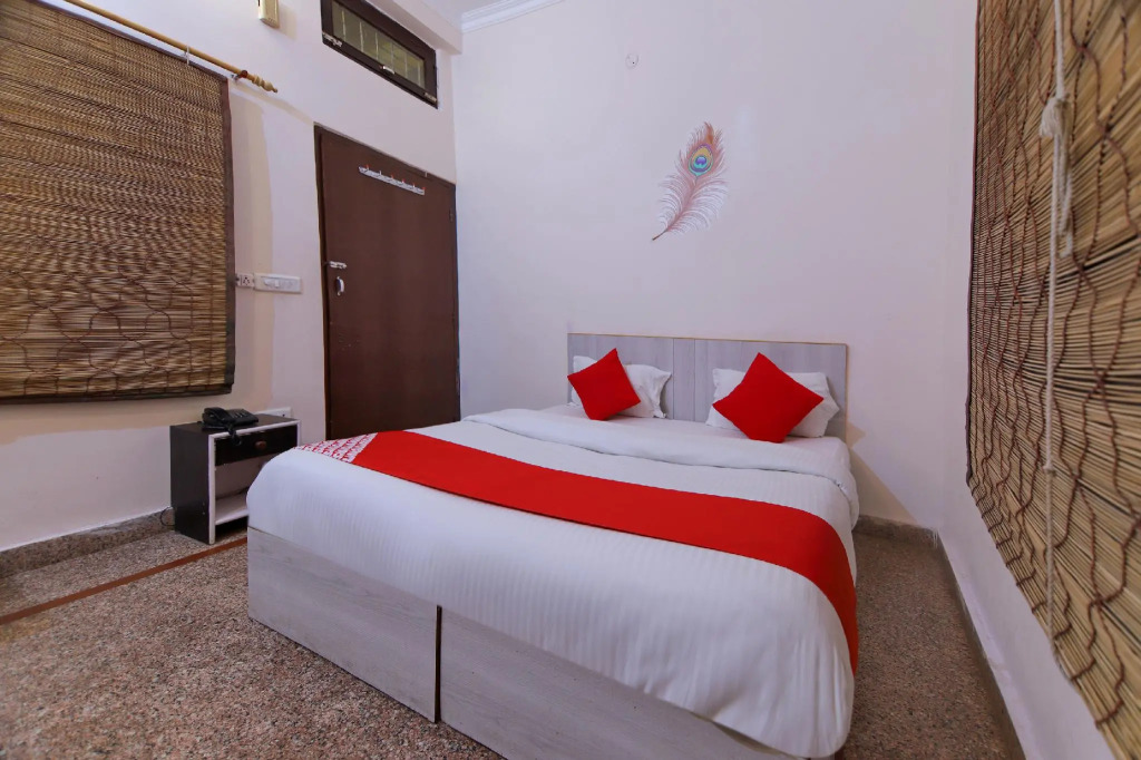 OYO 8988 Radha Krishna Guest House