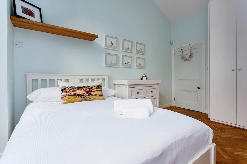 Veeve - The Coach House