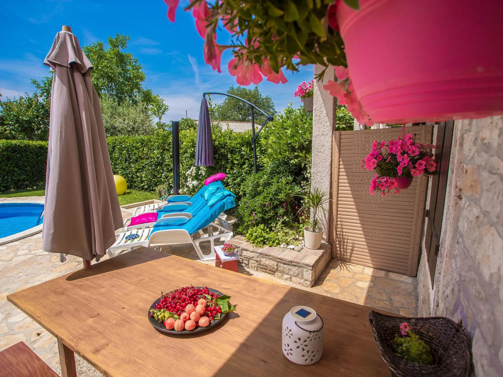Nicely decorated semi-detached house with pool and  fenced yard