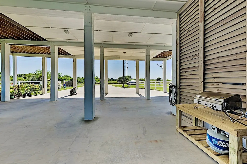Gulf-view - Walk To Beach! 3 Bedroom Home