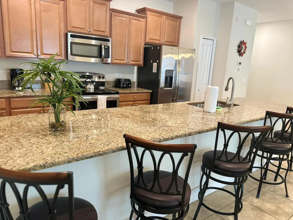4bed Home in Storey Lake With Private Pool