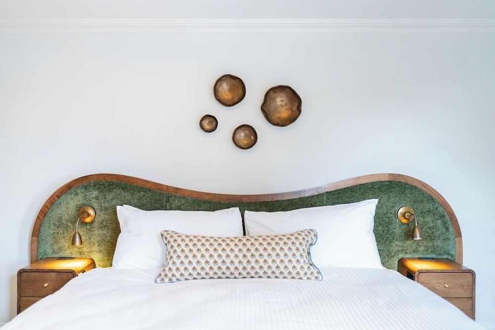 The Francis Hotel & Suites