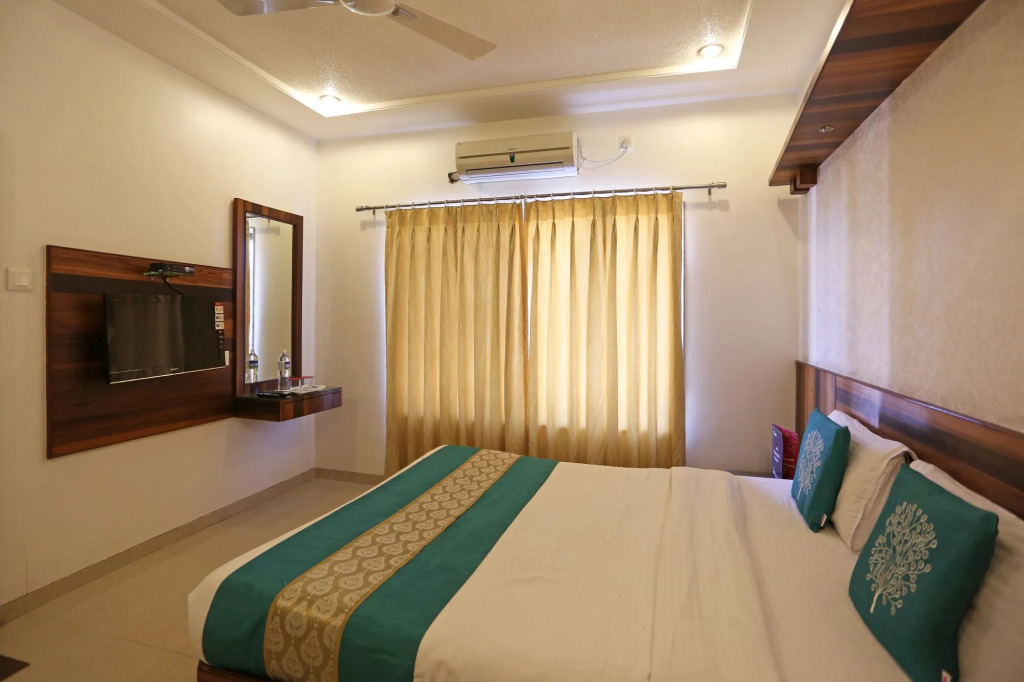 OYO 8190 Hotel Satyan Inn