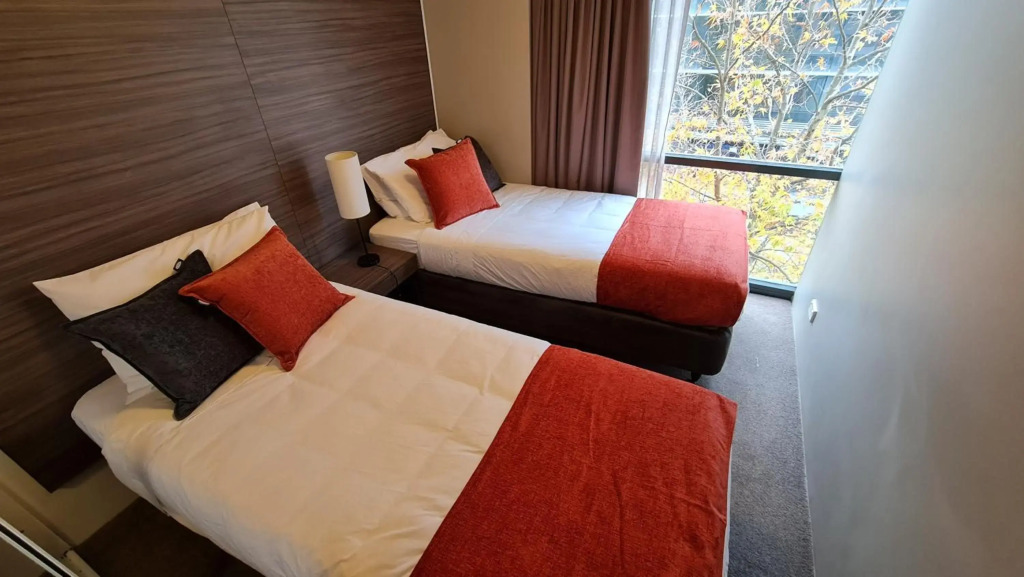 2BR 2Bath L4 Executive Apartment, in City Centre