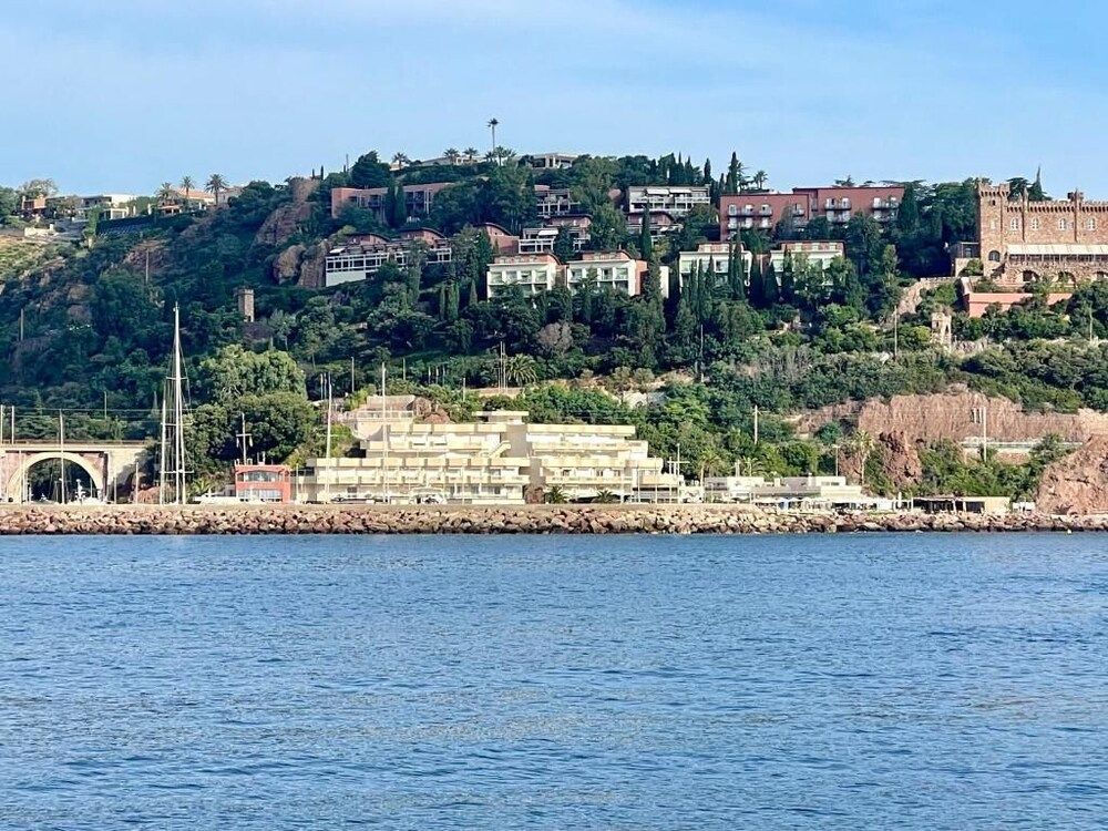 Riviera Beach Hotel