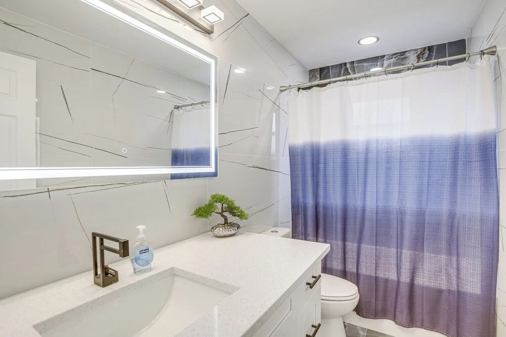 Roomy Largo Home w/ Screened Patio & Private Pool!