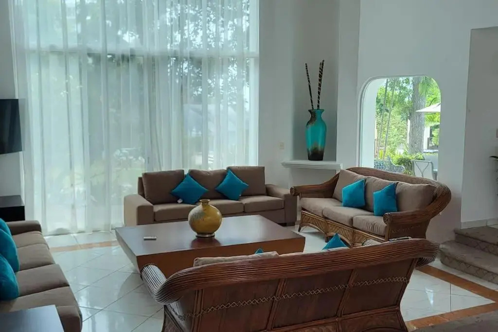 Heated Pool & Chef with Full Staff Included - 30 guest