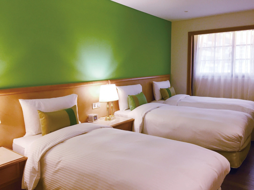 Green World Triple Beds
