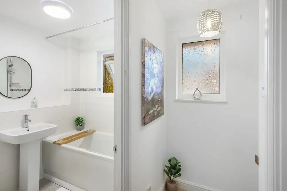Inviting 2-bed House in Milton Keynes - Netflix