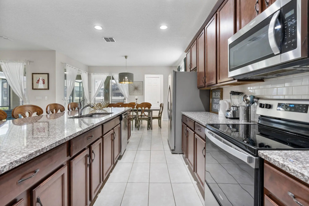 Amazing 6 bedrooms at SOLARA RESORT!