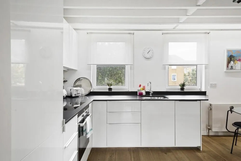 Stylish & Modern 2bed Apt, 5m to Overground