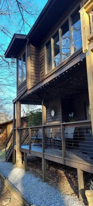 J.Creek Retreat, creekside townhouse +1 car garage