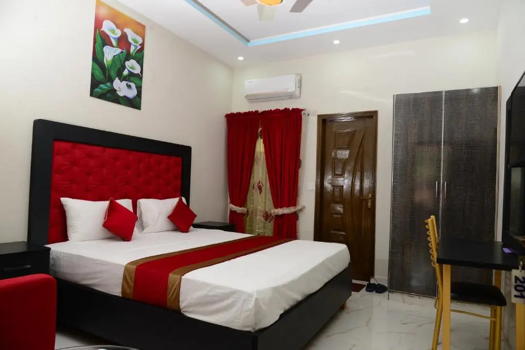 Hotel Deluxe Lahore