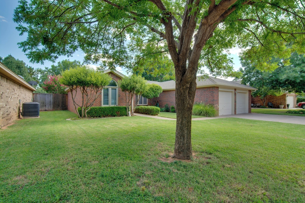 Lubbock Home w/ Deck & Yard - 8 Miles to Ttu!
