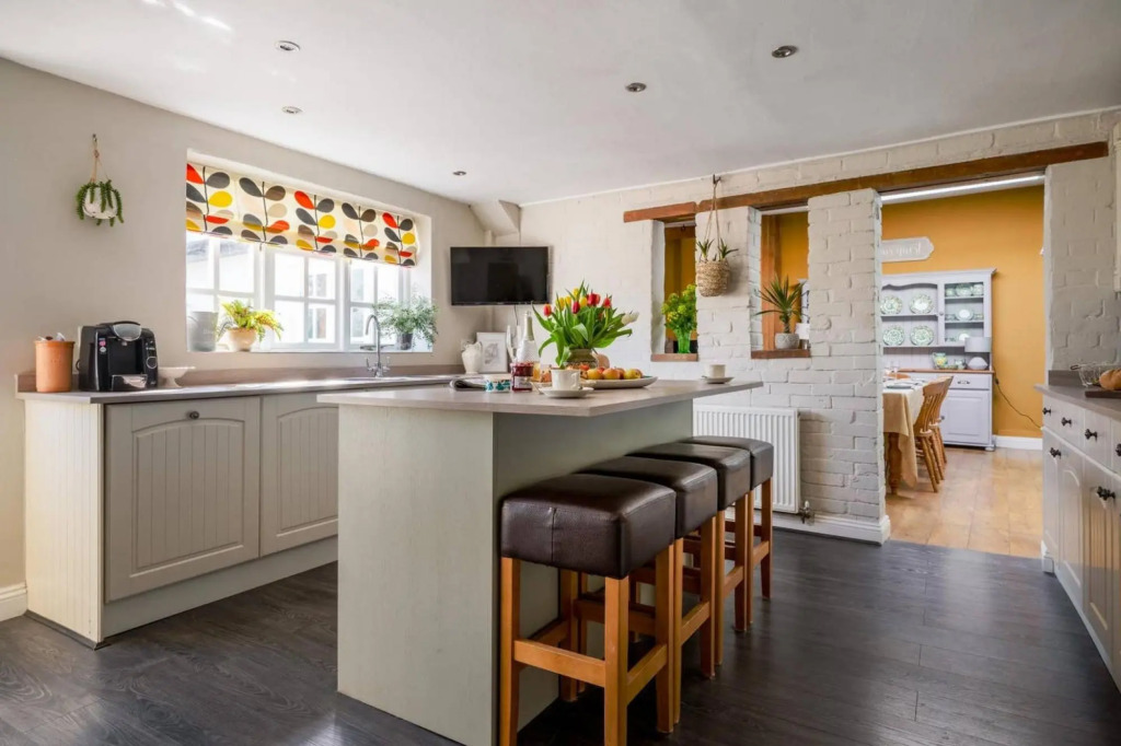 The Cottage - Characterful, coastal family home