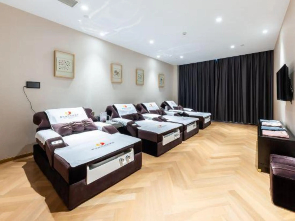 Lihua Jianguo Hotel