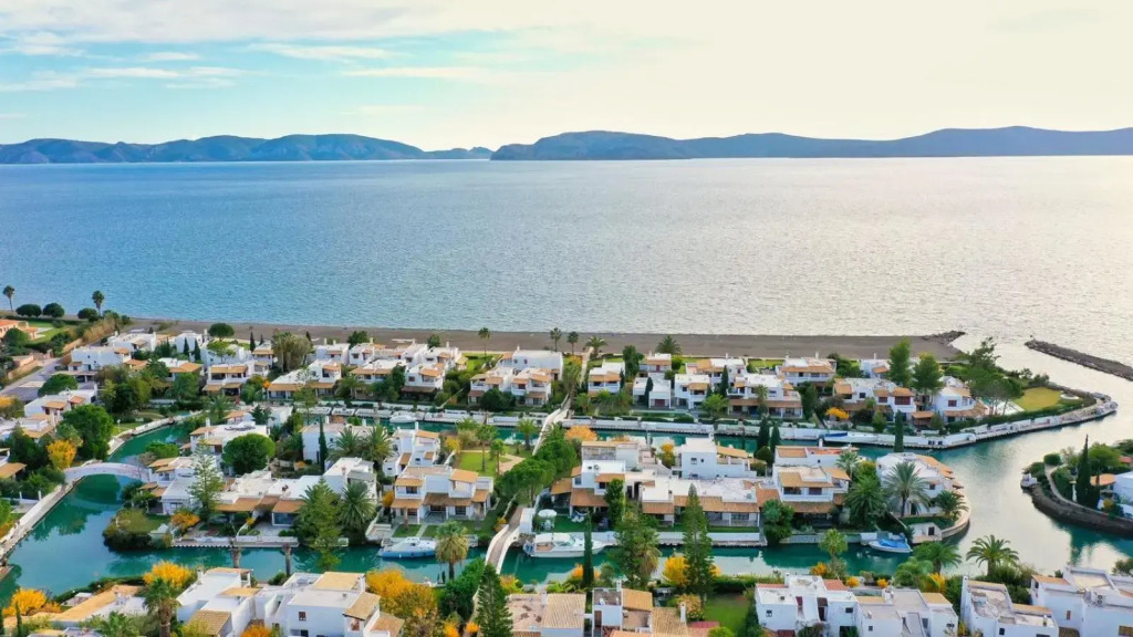 Villasonboard Dock Villa 3 Bed, 3 Bath, Canal, Greek Venice Porto Hydra
