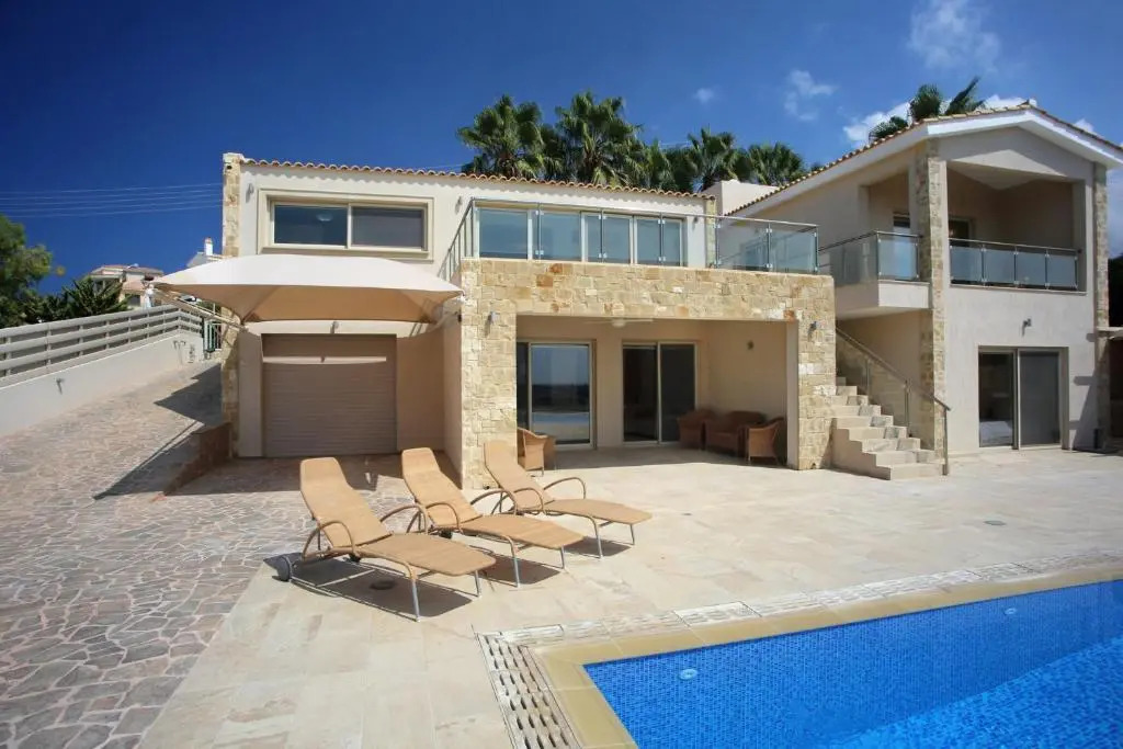 Seafront 5 Bedroom Villa Paradise in Sea Caves