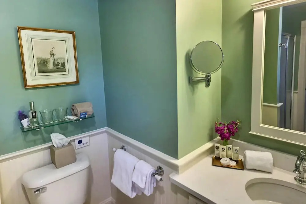 Carriage House Inn