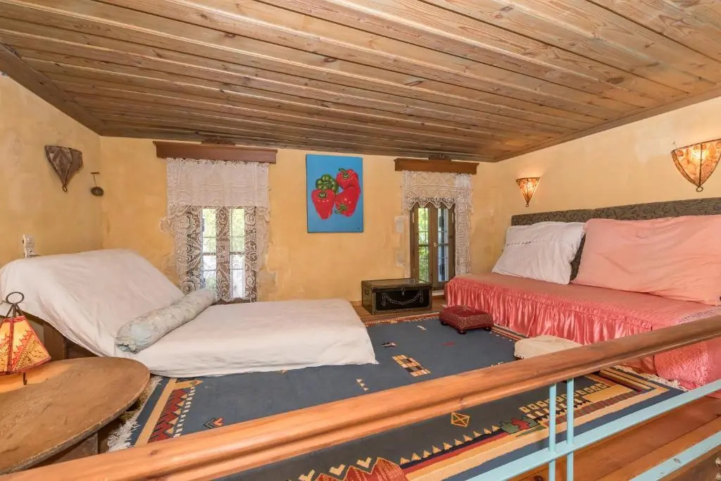 Hekate House, bohemian country house, 4 bedrooms for 8 persons