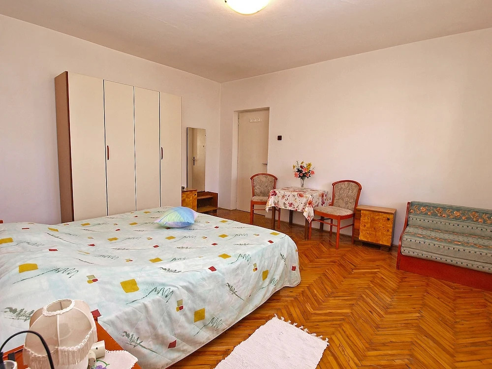 Apartment 860
