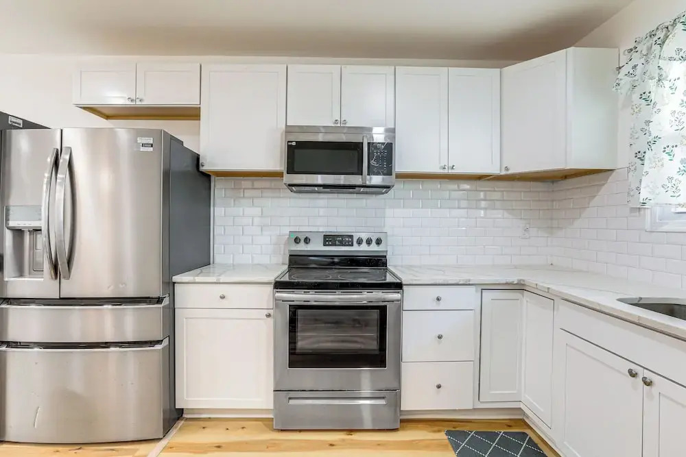 6 Mi to Eagles Games: Stylish Philly Townhome!