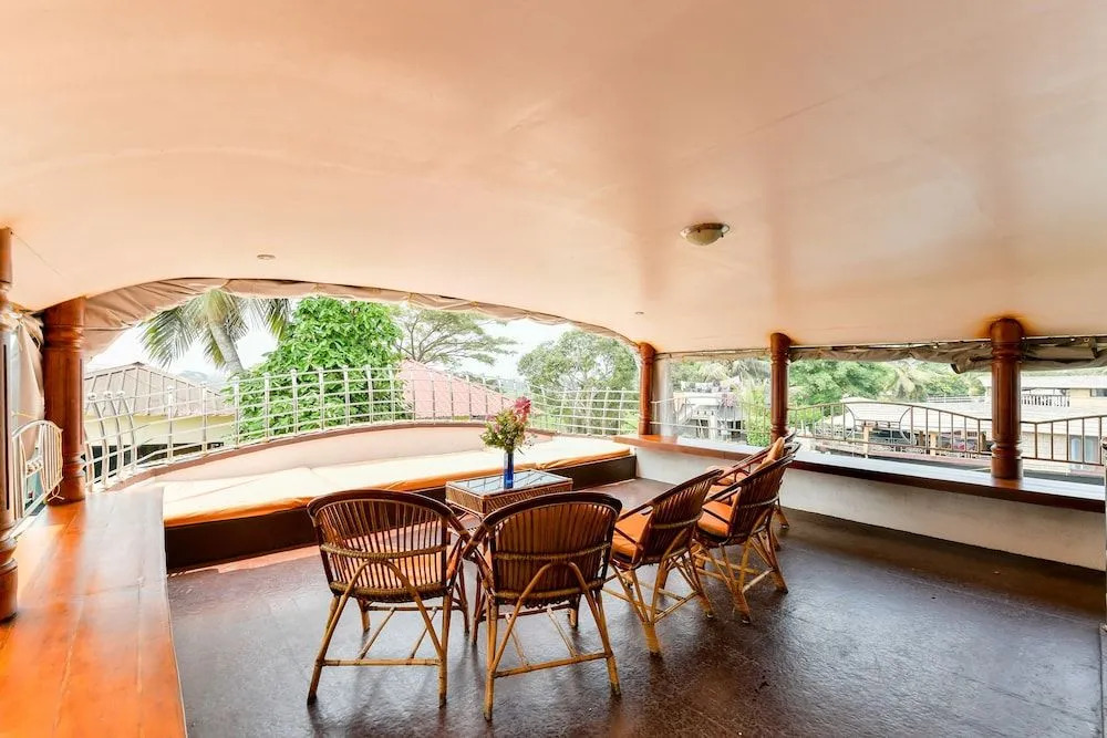 OYO 23047 Rkv Golden Petal Houseboat 3 Bhk