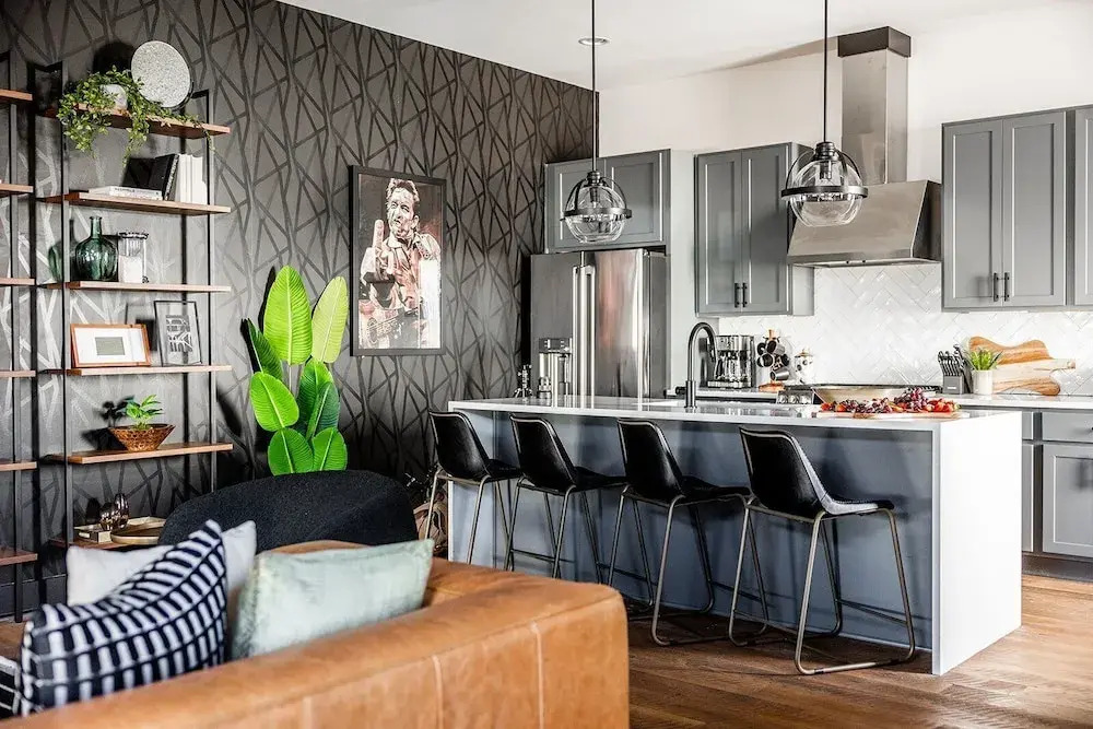 Heart of Gulch - 4 Min to Broadway - Designer Home