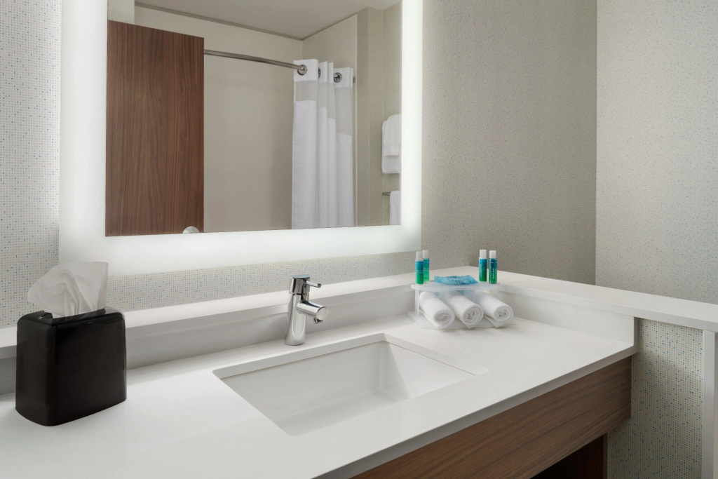 Holiday Inn Express & Suites Duluth North - Miller Hill by IHG