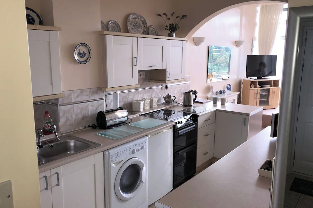 Stunning Beach Front Apartment in Caswell Swansea